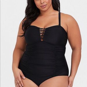 Black wireless slim fix one-piece swimsuit